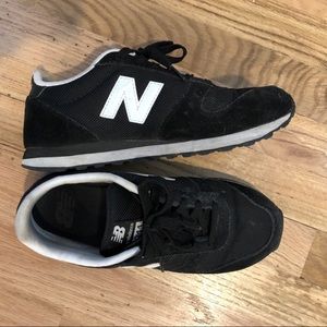 New Balance Tennis Shoes